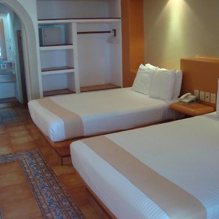 Hotel Villa Mexicana Zihuatanejo Bagian luar foto