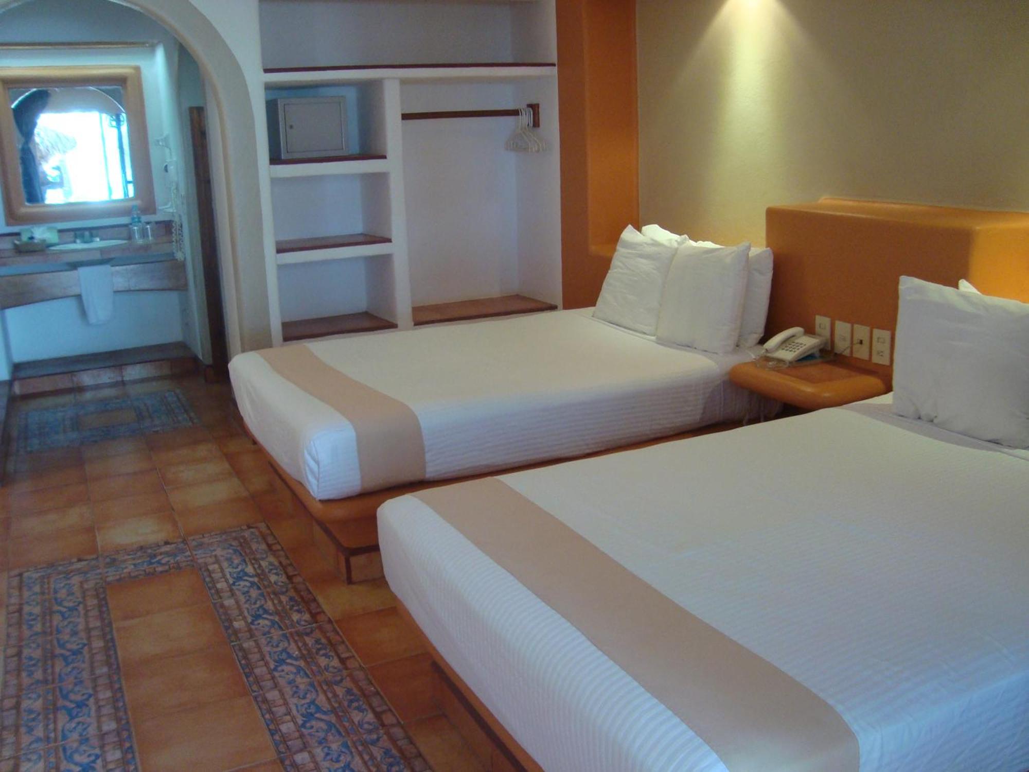 Hotel Villa Mexicana Zihuatanejo Bagian luar foto