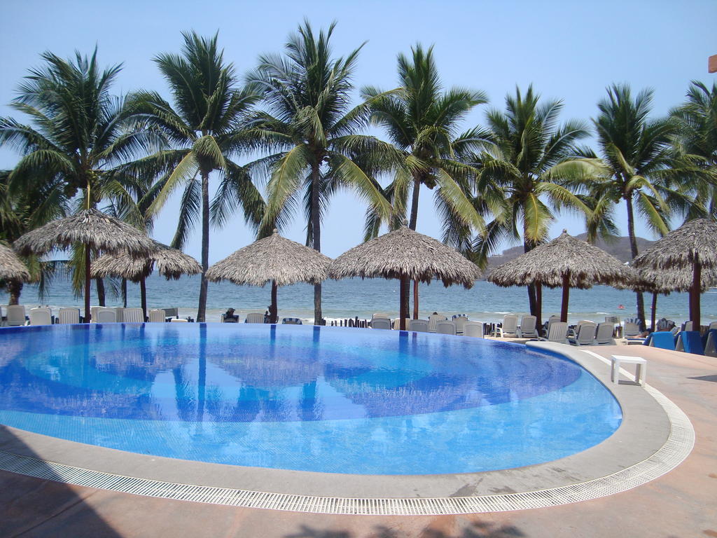 Hotel Villa Mexicana Zihuatanejo Bagian luar foto